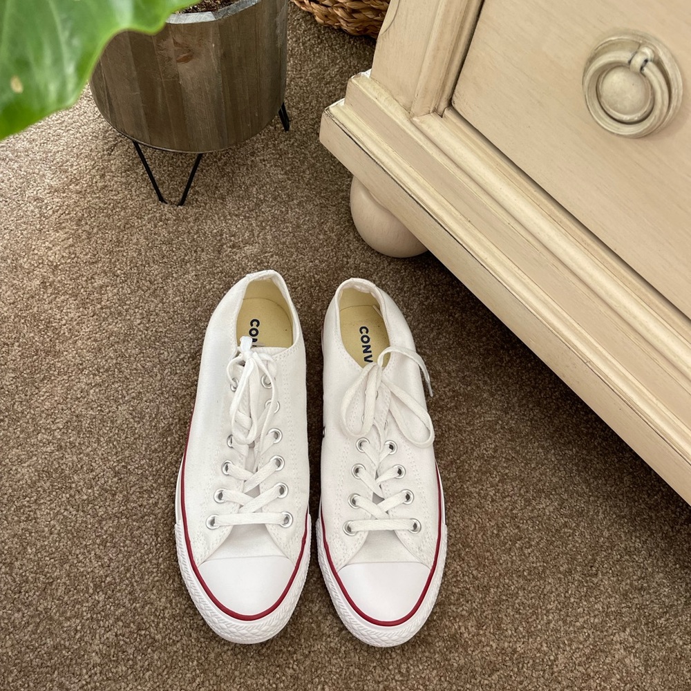 Converse Women’s size 9